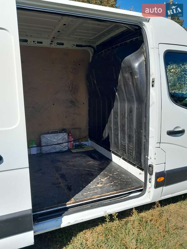 Вантажний фургон Renault Master 2017 в Бучі