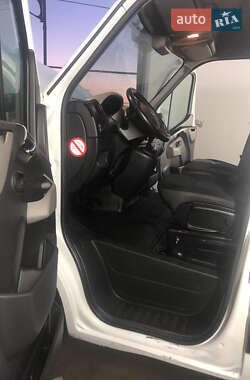 Грузовой фургон Renault Master 2012 в 