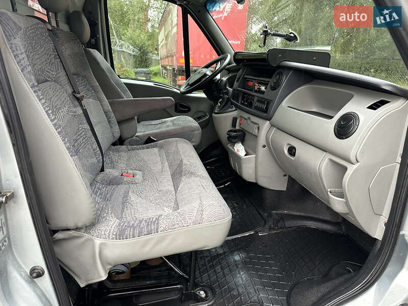 Грузовой фургон Renault Master 2006 в Новояворовске