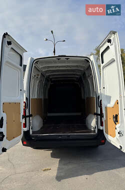 Грузовой фургон Renault Master 2024 в 
