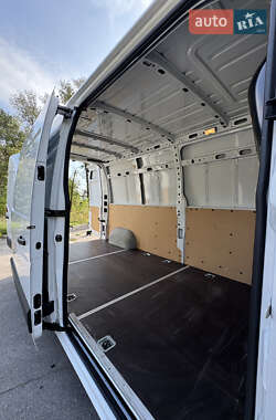 Грузовой фургон Renault Master 2024 в 