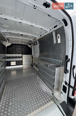 Грузовой фургон Renault Master 2021 в 