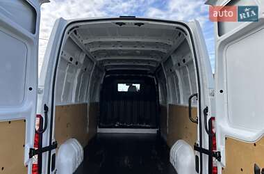 Грузовой фургон Renault Master 2023 в 