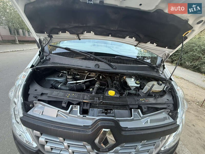 Грузовой фургон Renault Master 2016 в Николаеве