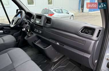 Грузовой фургон Renault Master 2023 в 