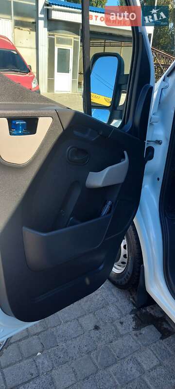 Грузовой фургон Renault Master 2017 в Вараше