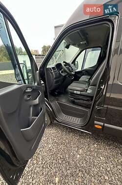 Грузовой фургон Renault Master 2023 в 