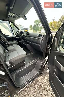 Грузовой фургон Renault Master 2023 в 
