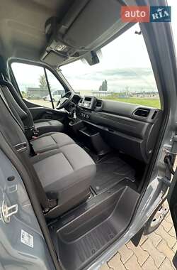 Грузовой фургон Renault Master 2023 в 