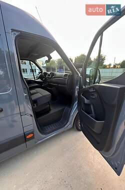 Грузовой фургон Renault Master 2022 в 
