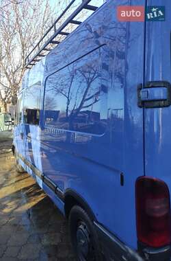 Грузопассажирский фургон Renault Master 2002 в 