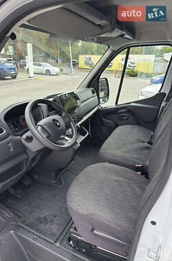 Грузовой фургон Renault Master 2023 в 