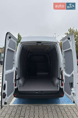 Грузовой фургон Renault Master 2023 в 