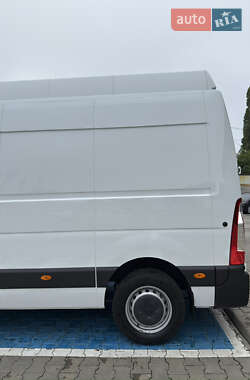 Грузовой фургон Renault Master 2023 в 