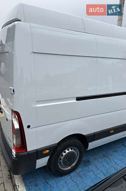 Грузовой фургон Renault Master 2023 в 