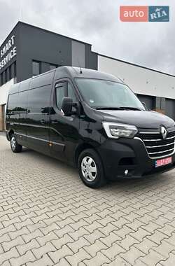 Грузопассажирский фургон Renault Master 2023 в 