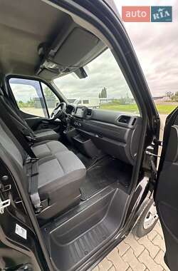 Грузопассажирский фургон Renault Master 2023 в 