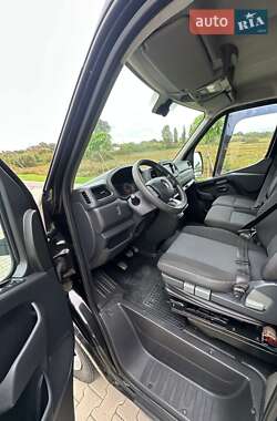 Грузопассажирский фургон Renault Master 2023 в 