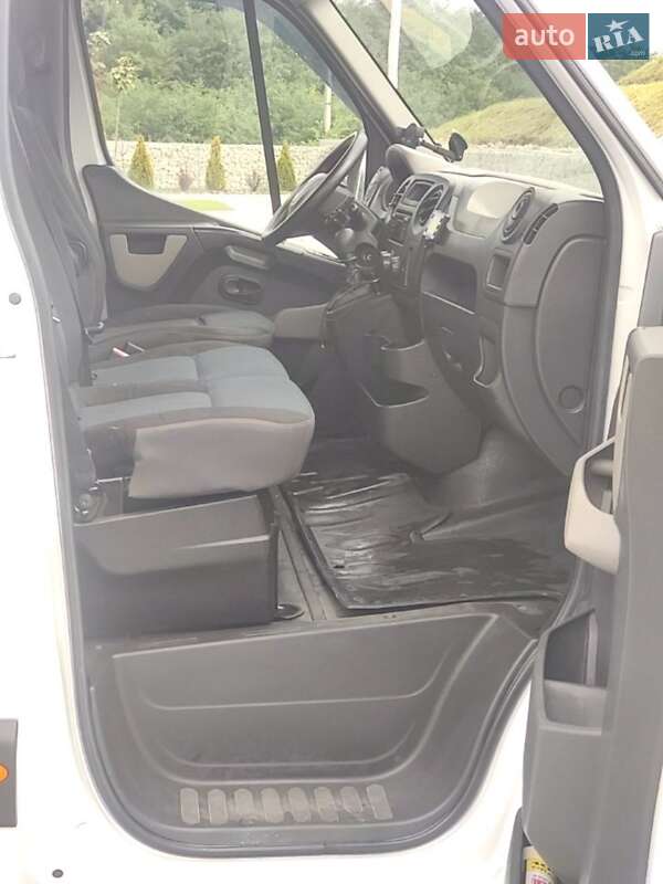Грузовой фургон Renault Master 2014 в Мостиске