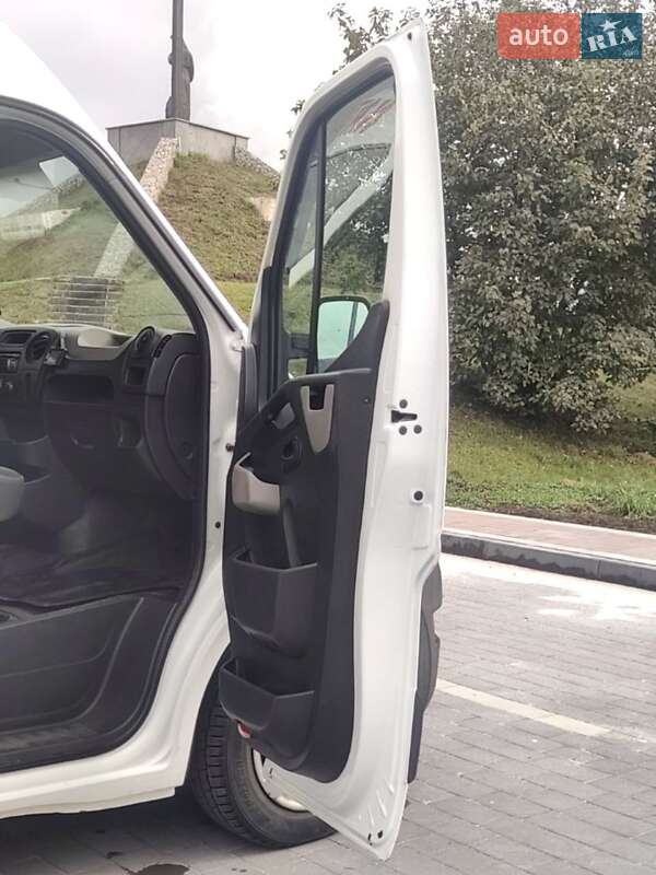Грузовой фургон Renault Master 2014 в Мостиске