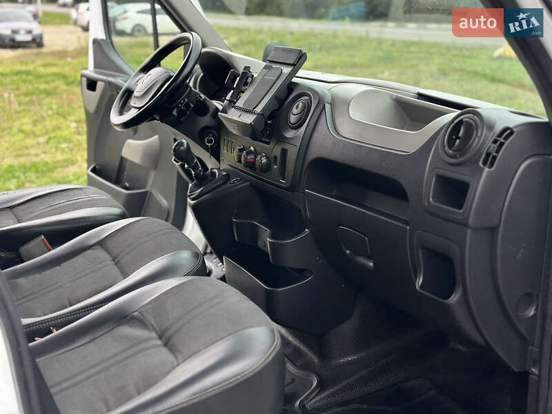 Эвакуатор Renault Master 2015 в Львове