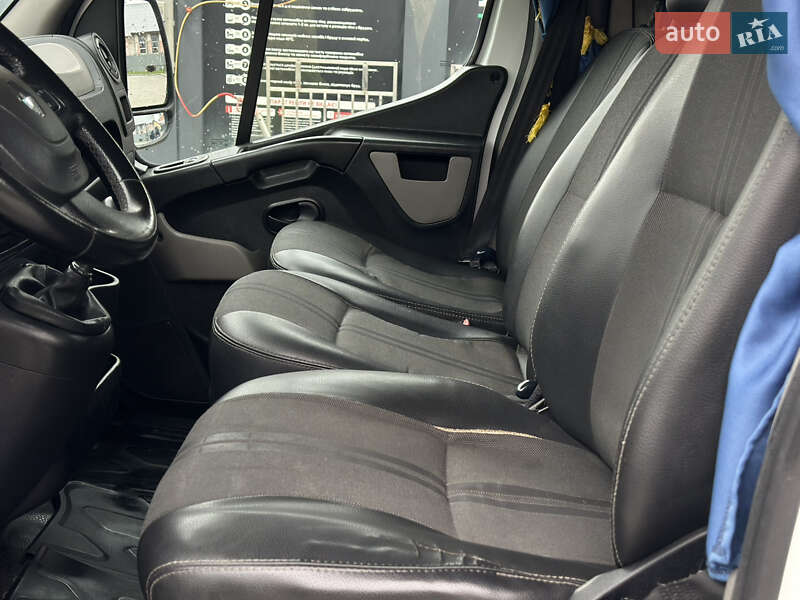 Эвакуатор Renault Master 2015 в Львове