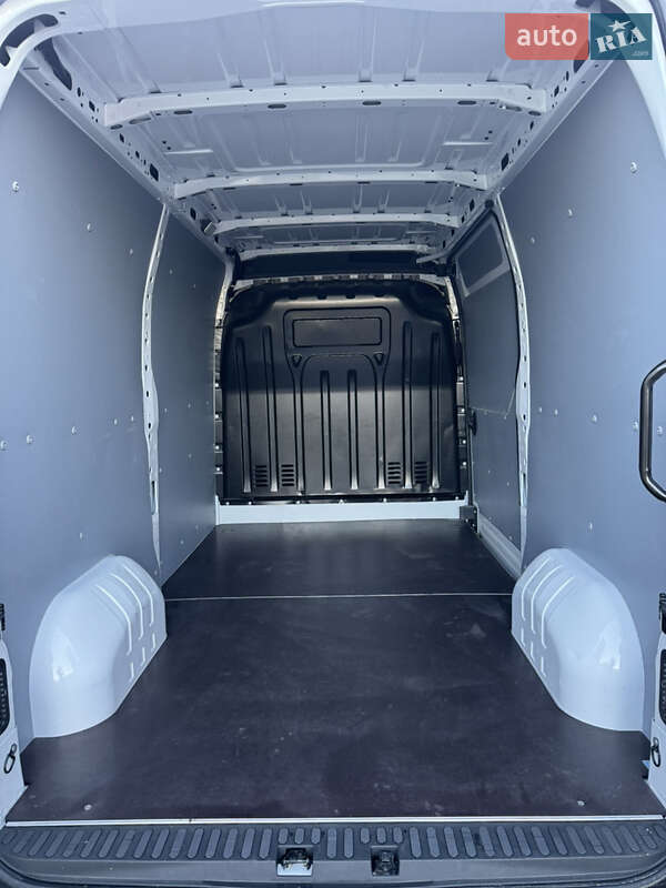 Грузовой фургон Renault Master 2023 в Шепетовке