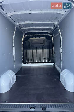 Грузовой фургон Renault Master 2023 в 