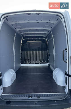 Грузовой фургон Renault Master 2023 в 