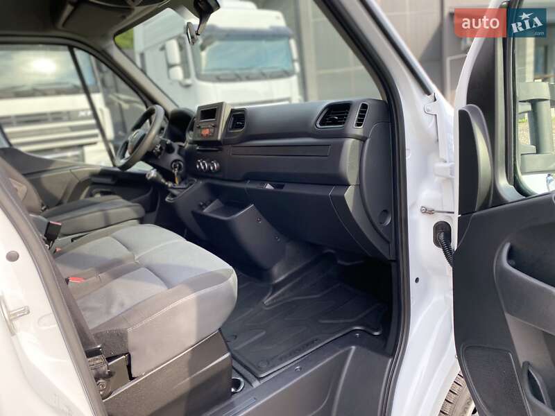 Тентованый Renault Master 2021 в Хусте