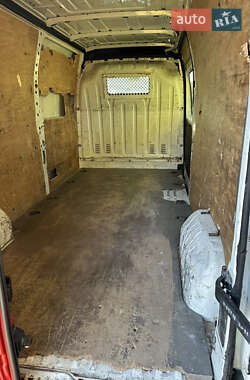 Грузовой фургон Renault Master 2012 в 