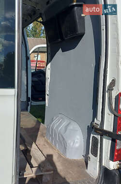 Грузовой фургон Renault Master 2011 в 