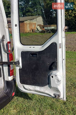 Грузовой фургон Renault Master 2011 в 