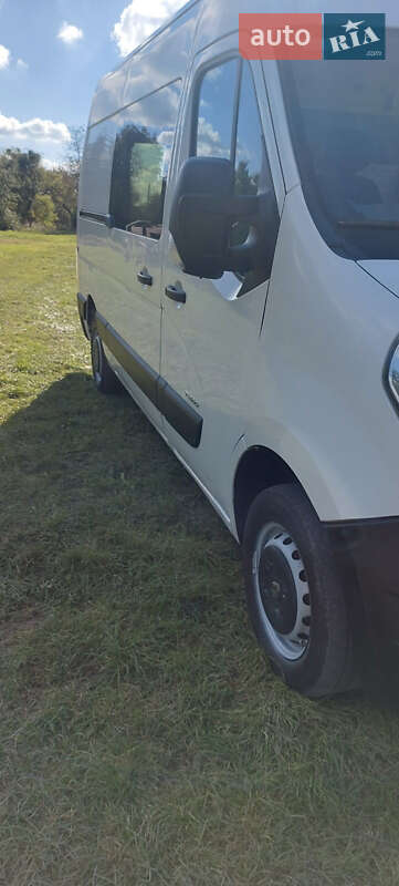 Грузовой фургон Renault Master 2011 в Сокале