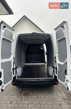 Грузовой фургон Renault Master 2022 в 