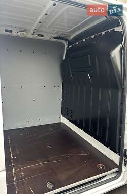 Грузовой фургон Renault Master 2022 в 