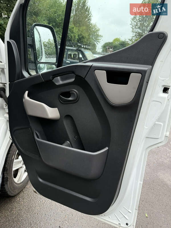 Микроавтобус Renault Master 2016 в Львове