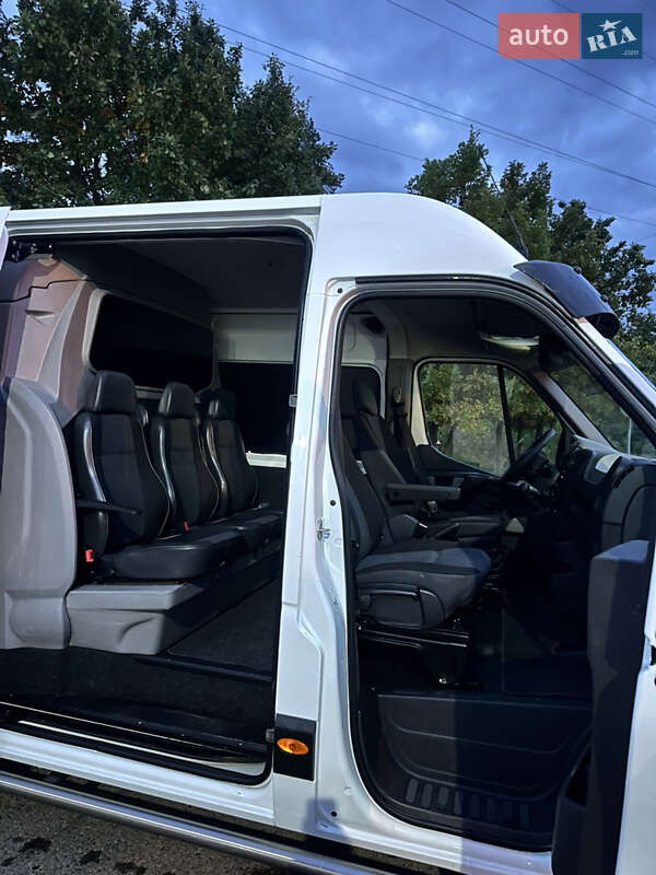 Вантажопасажирський фургон Renault Master 2015 в Ковелі