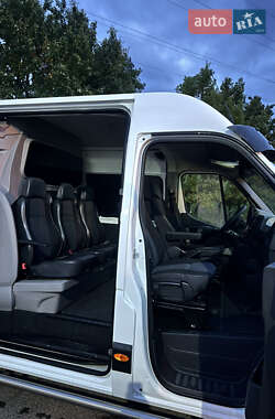Грузопассажирский фургон Renault Master 2015 в 
