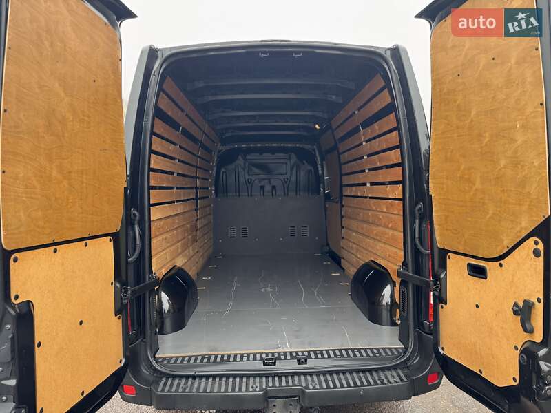 Грузовой фургон Renault Master 2017 в Дубно