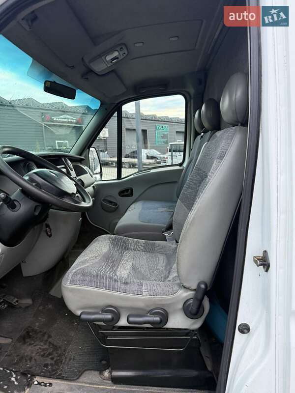 Вантажний фургон Renault Master 2004 в Івано-Франківську