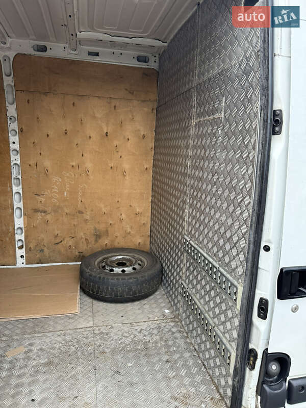 Вантажний фургон Renault Master 2004 в Івано-Франківську