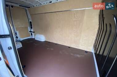 Грузовой фургон Renault Master 2022 в 