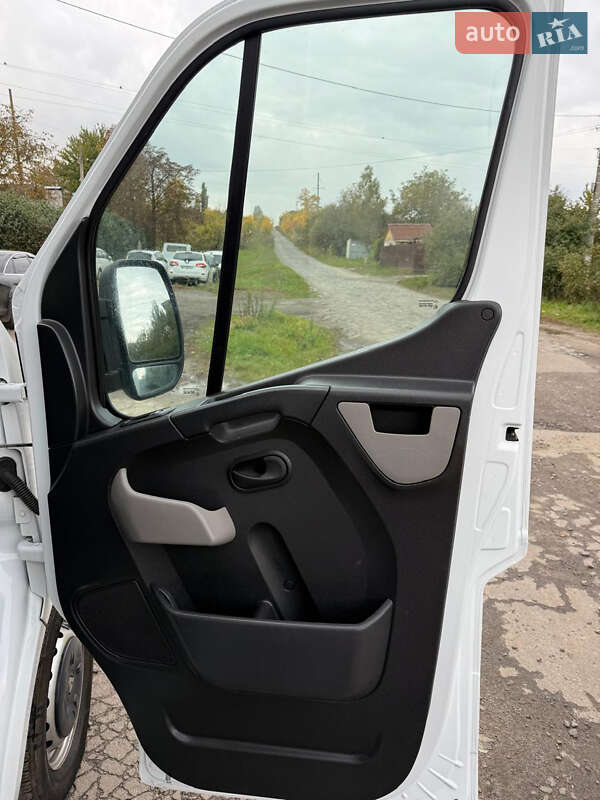 Вантажний фургон Renault Master 2018 в Дубні
