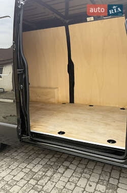 Вантажний фургон Renault Master 2022 в 