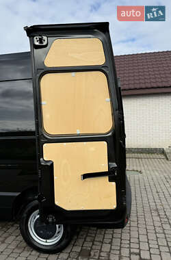 Вантажний фургон Renault Master 2022 в 
