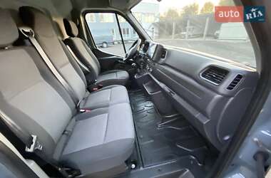 Грузовой фургон Renault Master 2023 в 