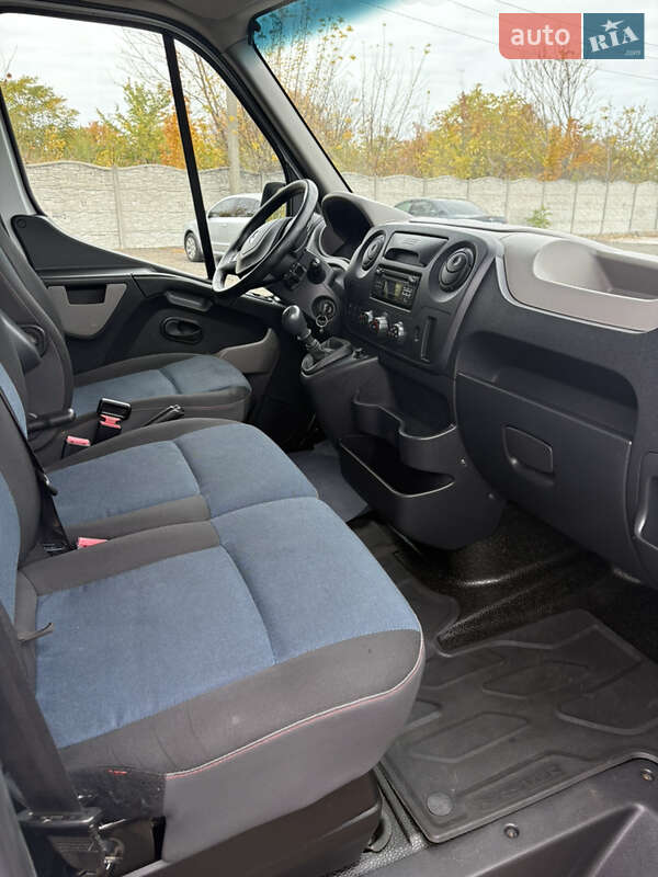Вантажний фургон Renault Master 2016 в Запоріжжі