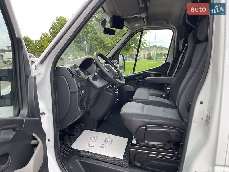 Грузовой фургон Renault Master 2015 в Радивилове