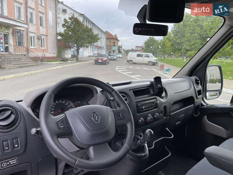 Грузовой фургон Renault Master 2015 в Радивилове